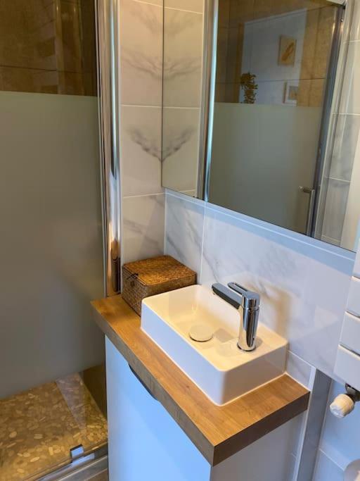 Le Cosy Tassin - Rez De Jardin Apartment Luaran gambar